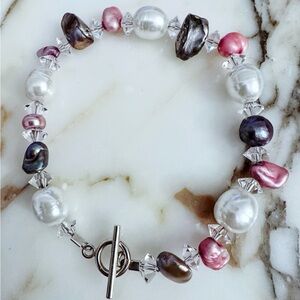 Elegant Pearl and Crystal Bracelet